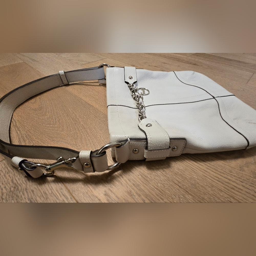 Vintage Coach White Bag with Chain Detail - Picture 7 of 8
